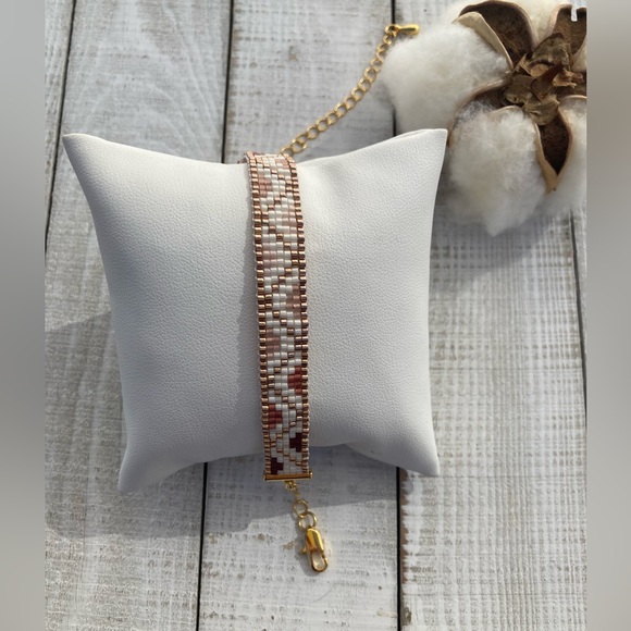 JACQUELINE handmade beaded loom bracelet with adjustable closure - Picture 3 of 4